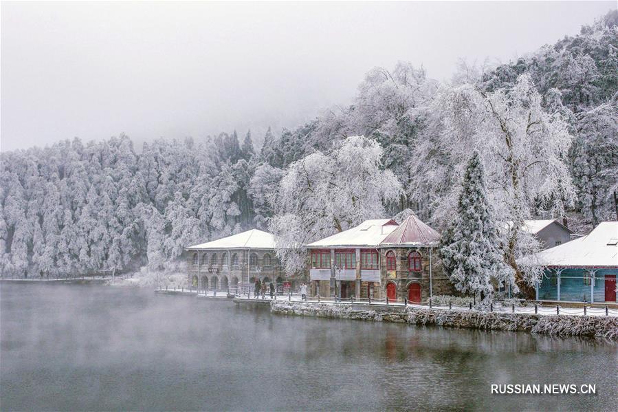 Зимние пейзажи гор Лушань в провинции Цзянси