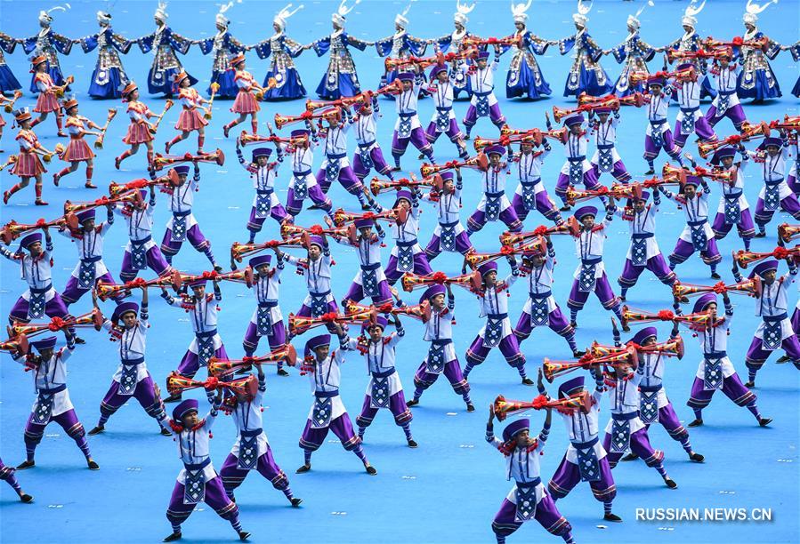 Торжества в честь 60-летия образования Гуанси-Чжуанского АР прошли в Наньнине