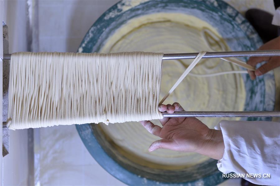 Сделанная вручную лапша гуамянь из провинции Хэбэй