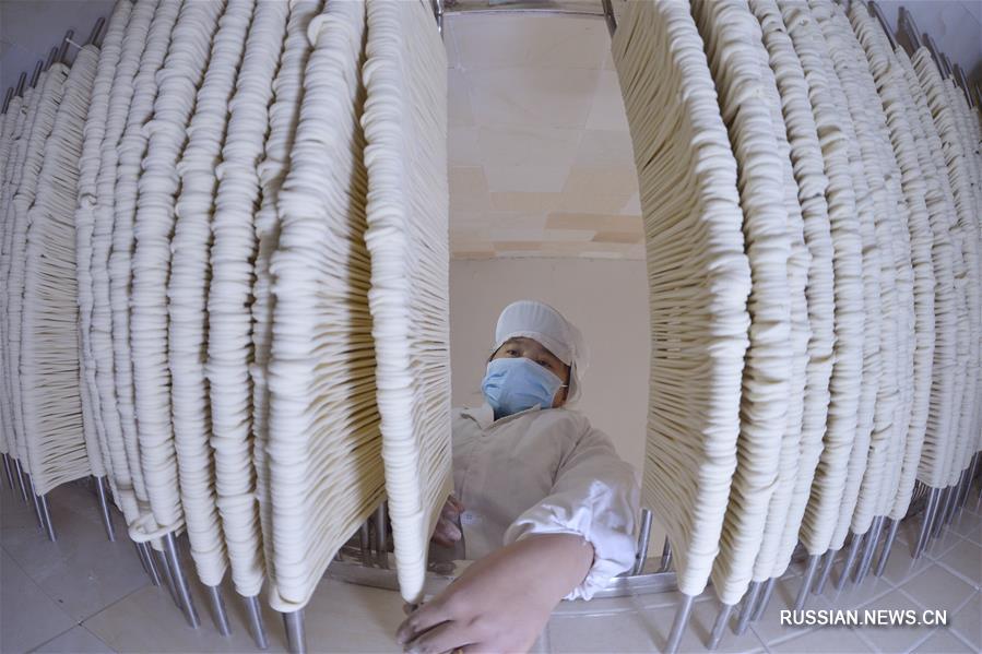 Сделанная вручную лапша гуамянь из провинции Хэбэй