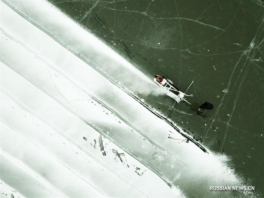 Заготовка строительного материала для парка "Мир льда и снега" в Харбине