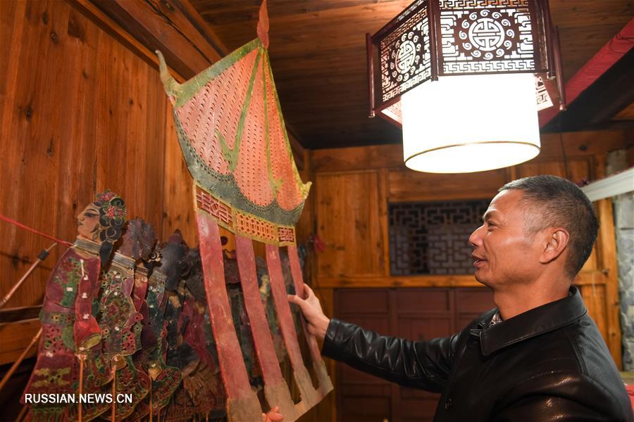 Мастер-кукловод Хэ Цзэхуа из провинции Аньхой: старинная традиция театра теней должна быть сохранена