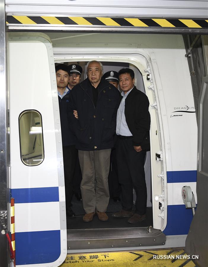 Один из 100 наиболее разыскиваемых беглых преступников Китая, подозреваемых в коррупции, был возвращен на родину 