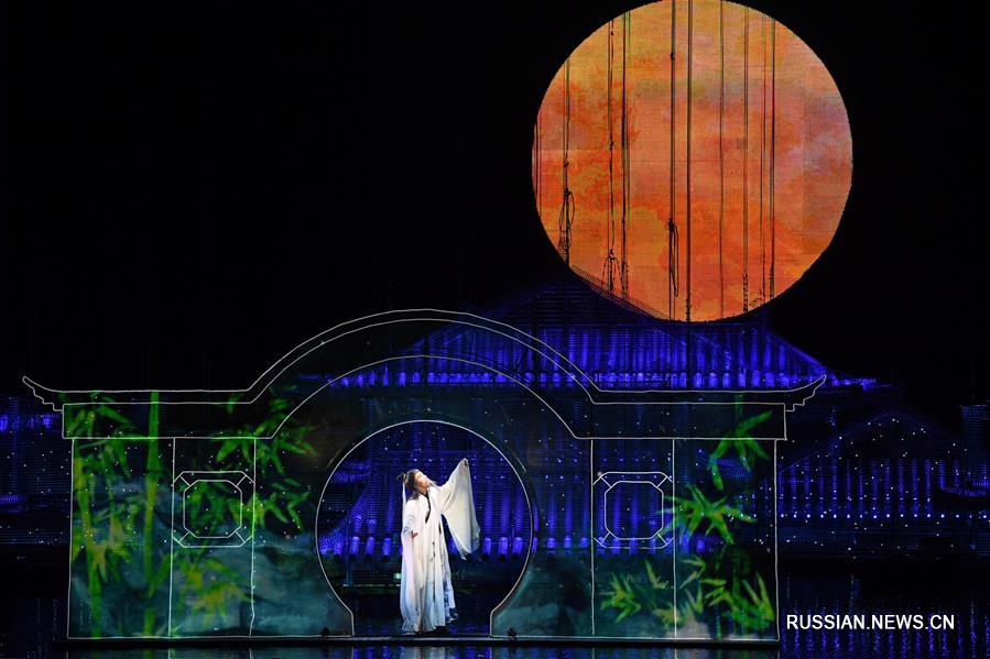 Чжан Имоу представил в Чунцине арт-проект "Возвращение к Санься"