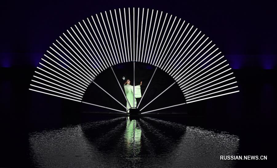 Чжан Имоу представил в Чунцине арт-проект "Возвращение к Санься"