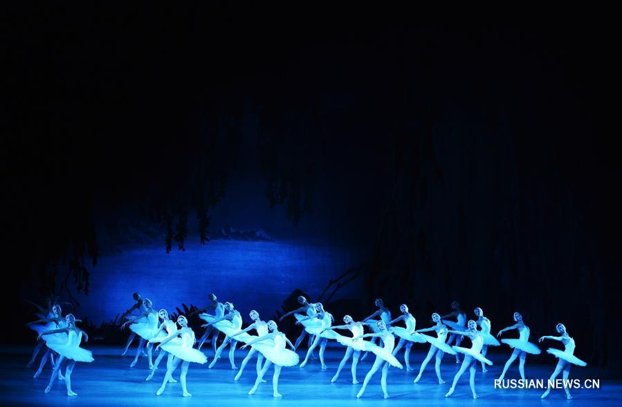 Мариинский театр представил "Лебединое озеро" в Тяньцзине