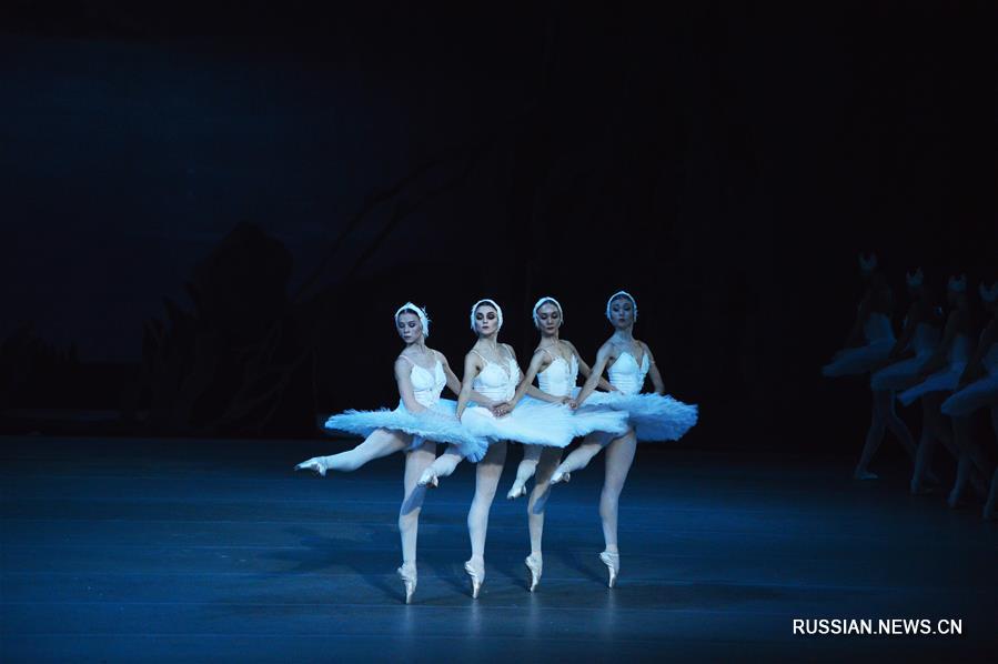 Мариинский театр представил "Лебединое озеро" в Тяньцзине