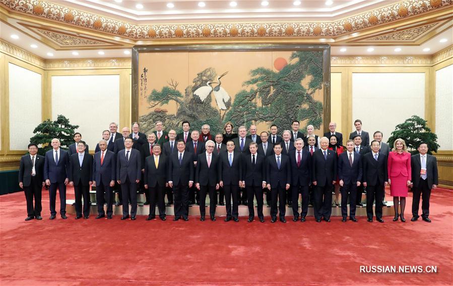 Ли Кэцян встретился с участниками конференции "Понять Китай"