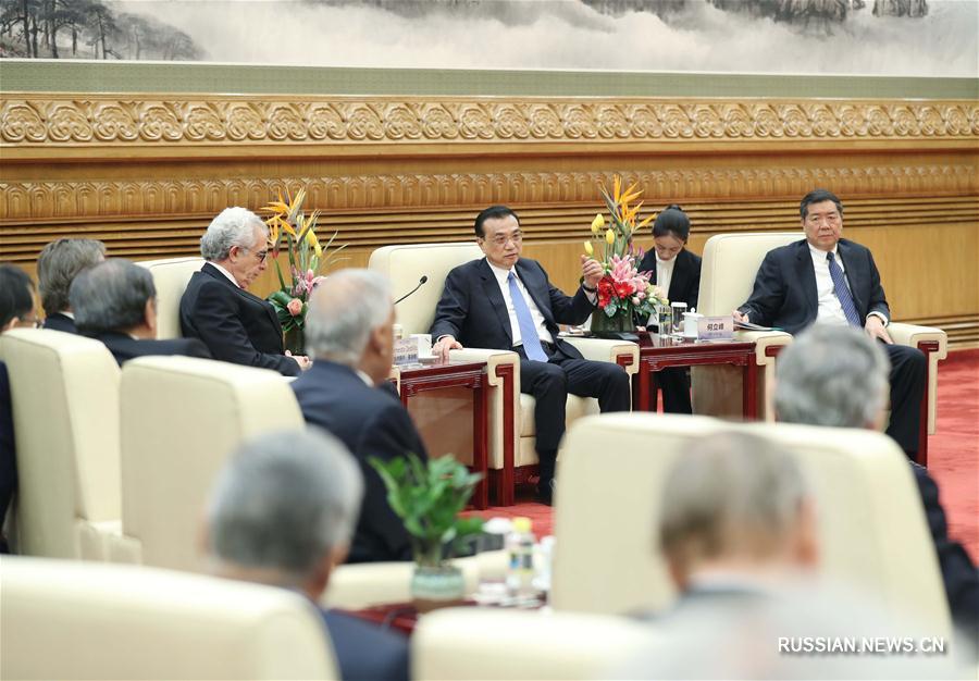 Ли Кэцян встретился с участниками конференции ""Понять Китай""