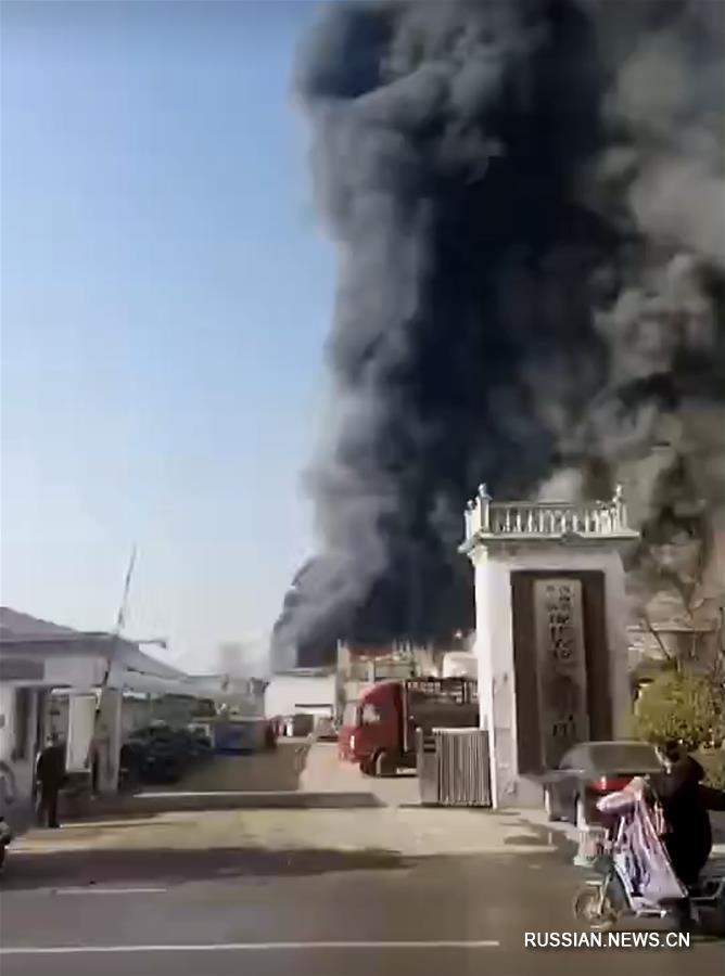 11 человек стали жертвами пожара на заводе в Центральном Китае 