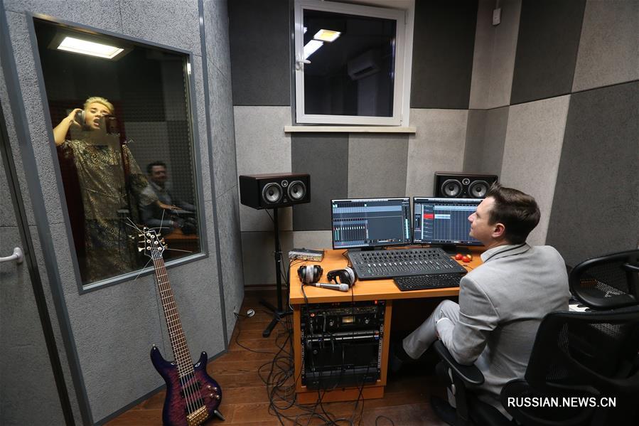 В Минске открылось новое здание продюсерского центра "СПАМАШ"