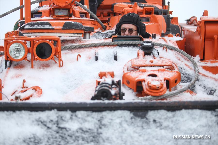 В Москве представили бронированный эвакуатор 