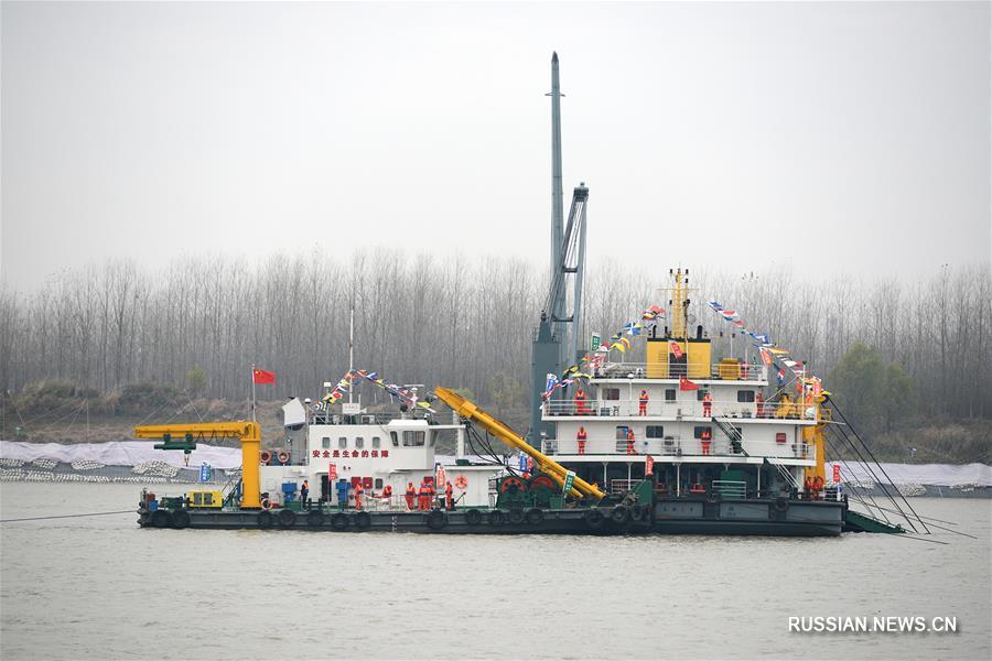 На участке Ухань -- Аньцин реки Янцзы началось углубление фарватера