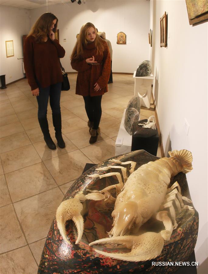 В Киеве открылась выставка художественного фарфора