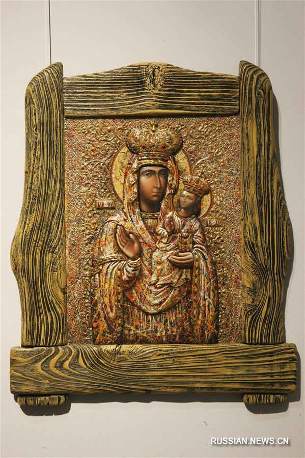 В Киеве открылась выставка художественного фарфора