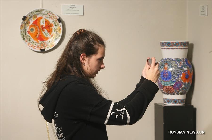 В Киеве открылась выставка художественного фарфора