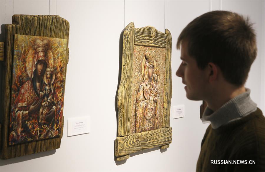 В Киеве открылась выставка художественного фарфора