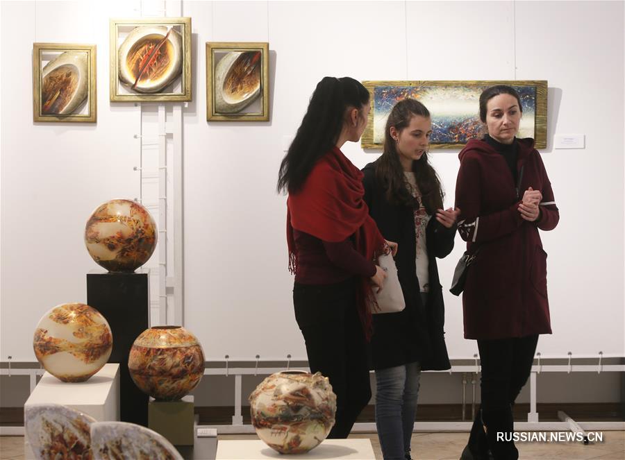 В Киеве открылась выставка художественного фарфора