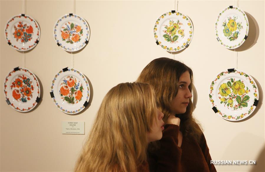 В Киеве открылась выставка художественного фарфора