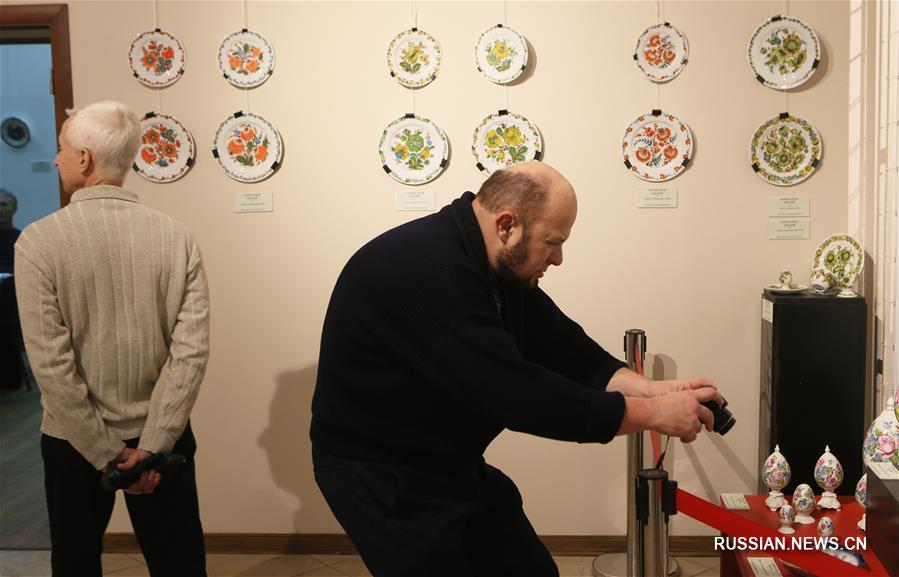 В Киеве открылась выставка художественного фарфора