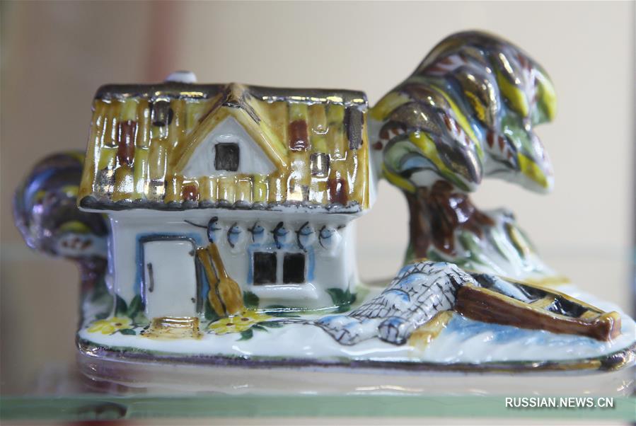 В Киеве открылась выставка художественного фарфора