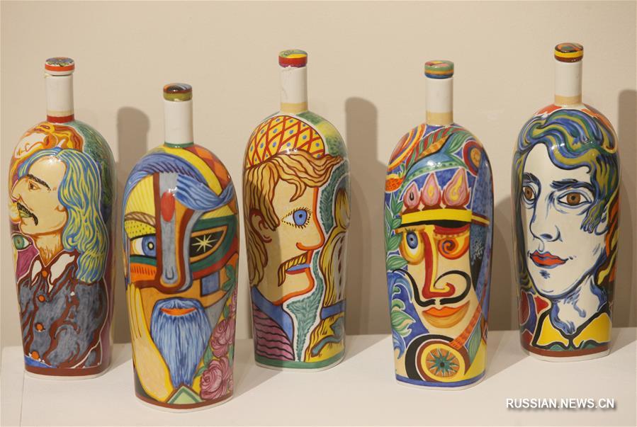 В Киеве открылась выставка художественного фарфора