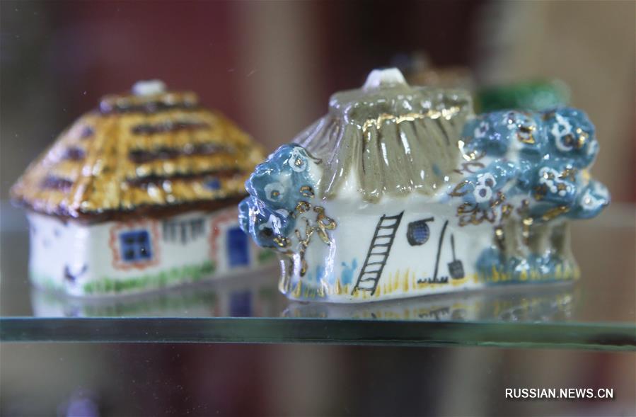 В Киеве открылась выставка художественного фарфора