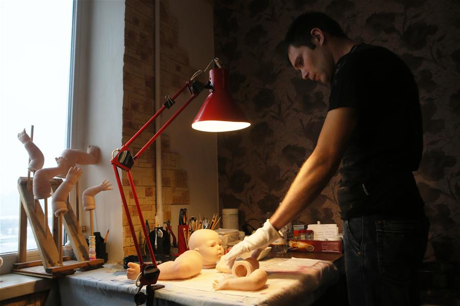 Мастер из Киева создает гиперреалистичные куклы