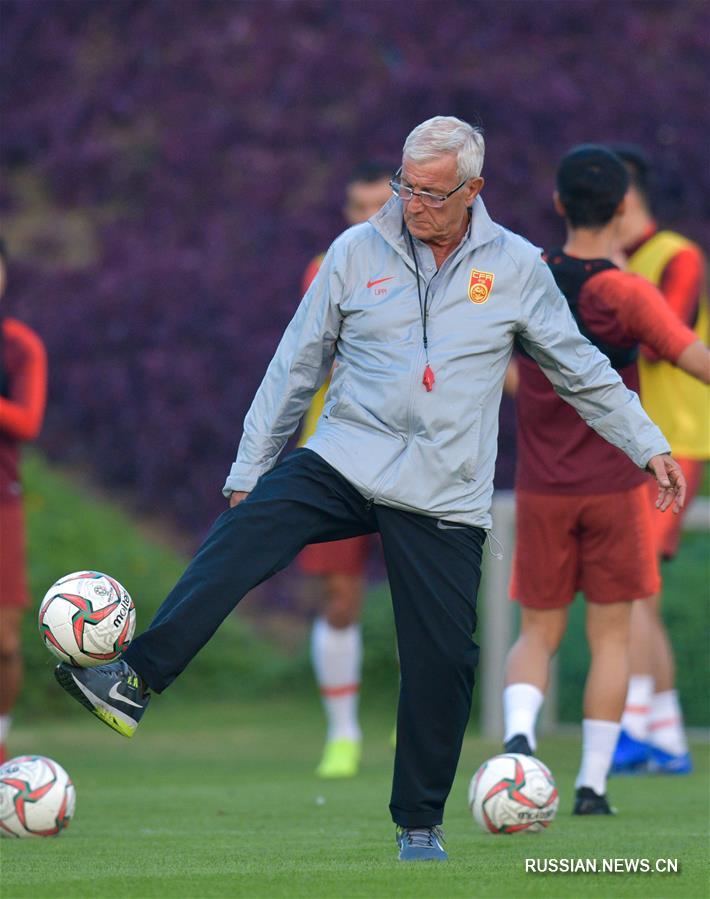 Китайская национальная мужская сборная ведет в Дохе подготовку к Чемпионату Азии по футболу 