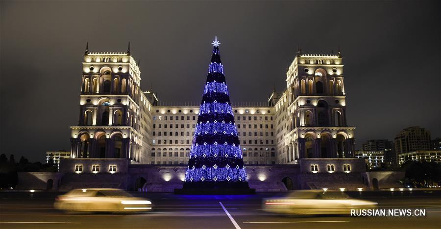 Площадь Свободы в Баку накануне Нового года
