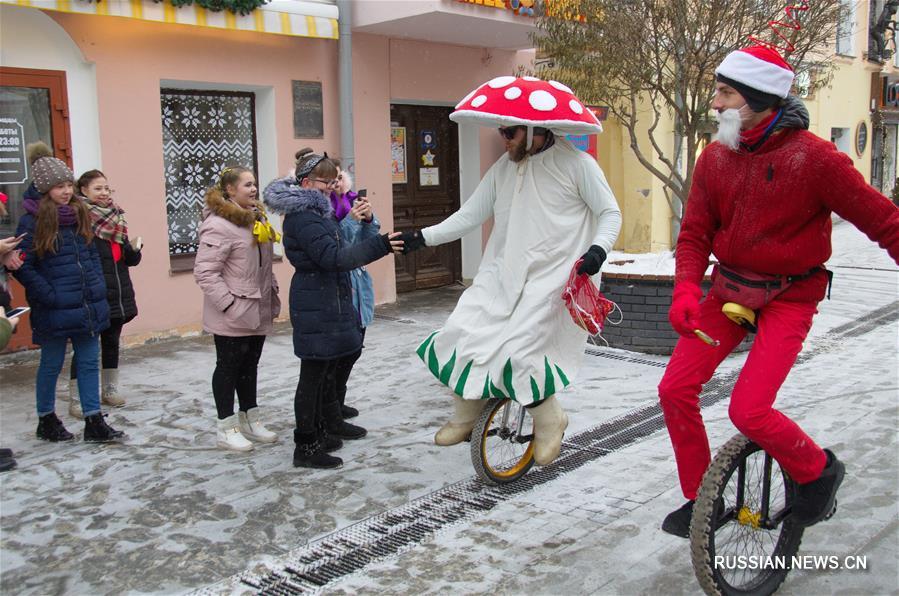 Флеш-моб Дедов Морозов в Нижнем Новгороде