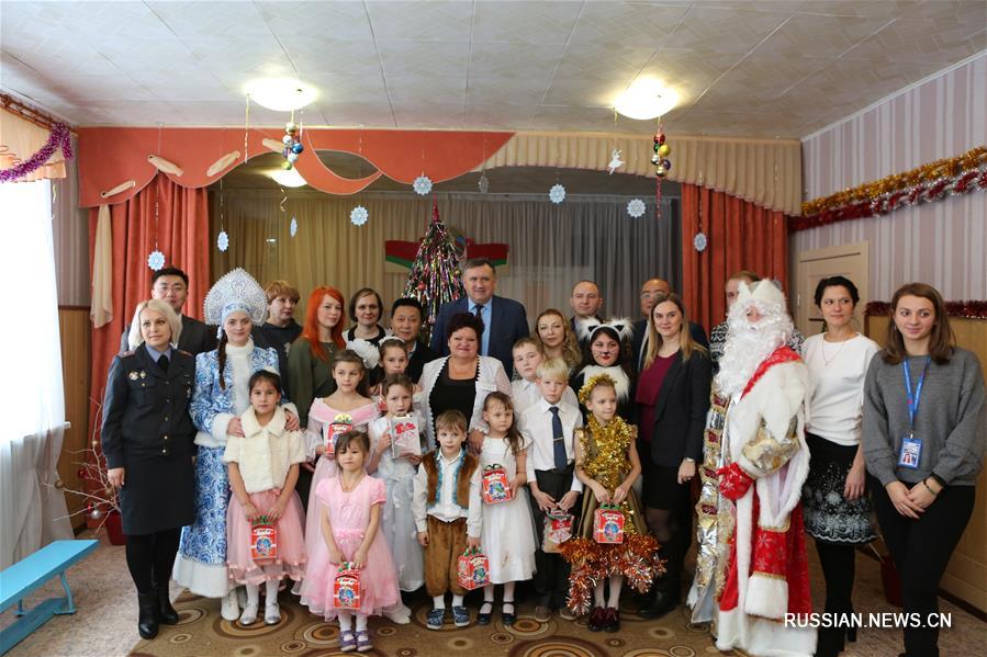 Китайская компания "Чайна Мерчантс Групп" приняла участие в новогодней благотворительной акции в Беларуси