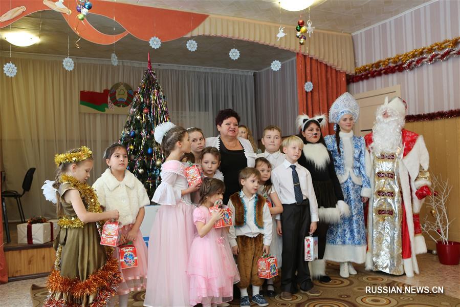 Китайская компания "Чайна Мерчантс Групп" приняла участие в новогодней благотворительной акции в Беларуси