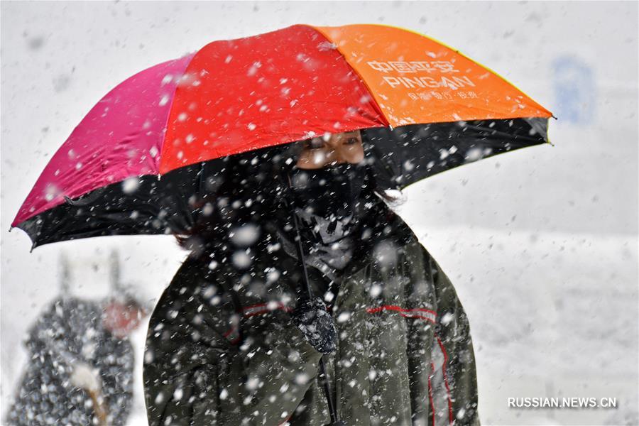 Окутан снегом Яньтай - портовой город на востоке Китая