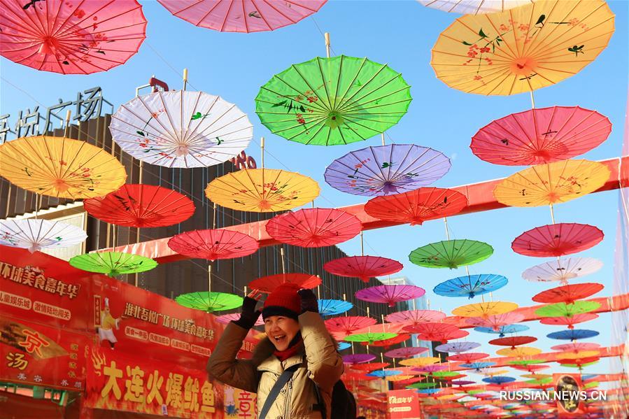 Бумажные зонтики украсили улицы Хуайбэя к Новому году