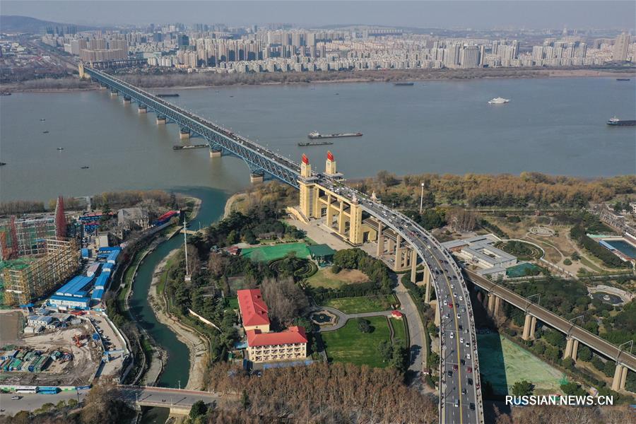 （新华视界）（2）南京长江大桥公路桥恢复通车