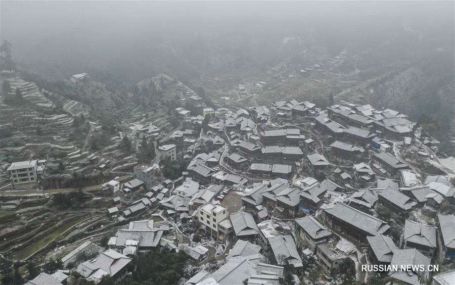 Снегопад в горных районах Жуншуй-Мяоского автономного уезда на юге Китая