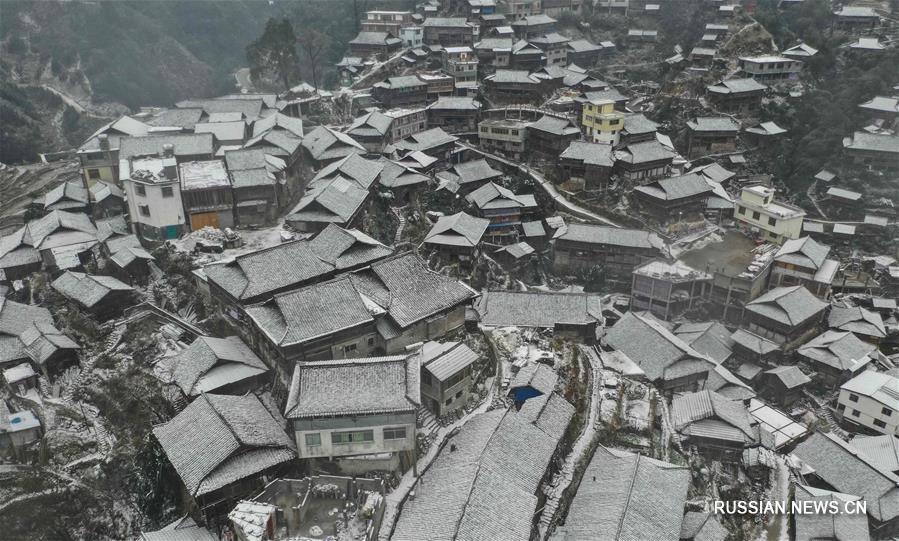Снегопад в горных районах Жуншуй-Мяоского автономного уезда на юге Китая
