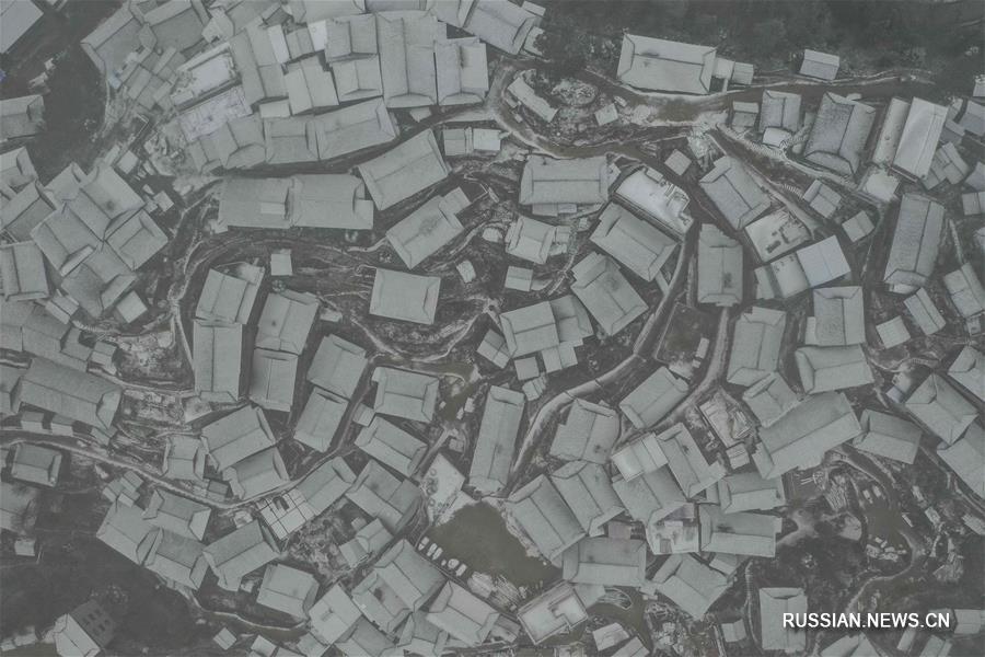 Снегопад в горных районах Жуншуй-Мяоского автономного уезда на юге Китая