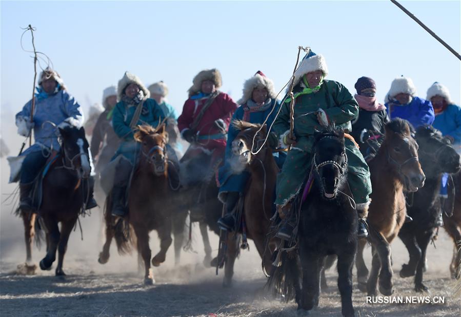 Традиционный праздник "Наадом" проходит в хошуне Шулун-Хух