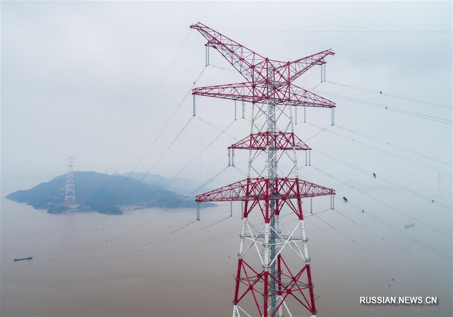 В провинции Чжэцзян закончили монтаж проводов между самыми высокими в мире опорами ЛЭП