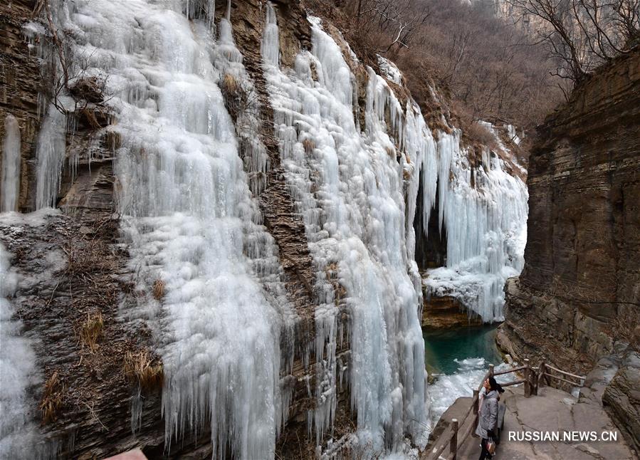 Замерзший водопад в провинции Хэнань