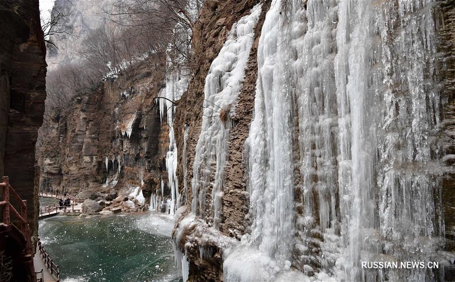 Замерзший водопад в провинции Хэнань