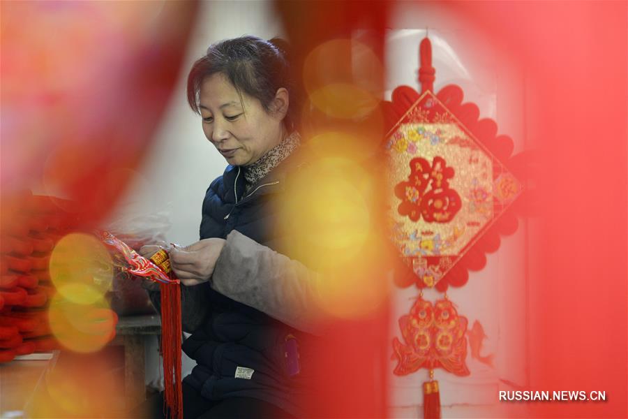 Красный узелок на счастье -- Китай готовится к празднику Весны 