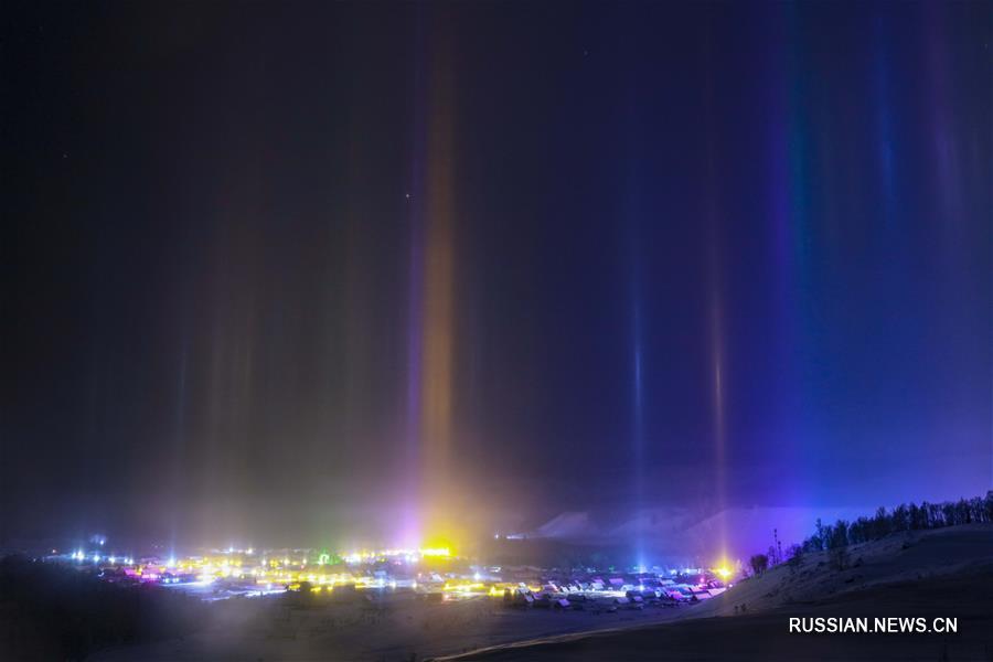 В Синьцзяне наблюдалось удивительное атмосферное явление -- световые столбы