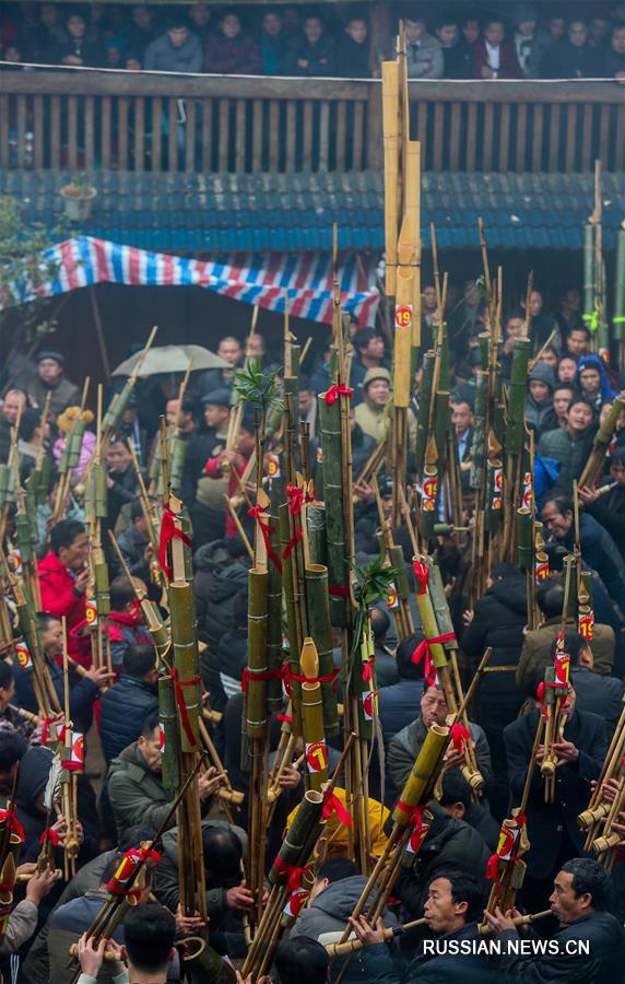 Звуки флейты-лушэн провозгласили приход праздника Весны в Гуанси
