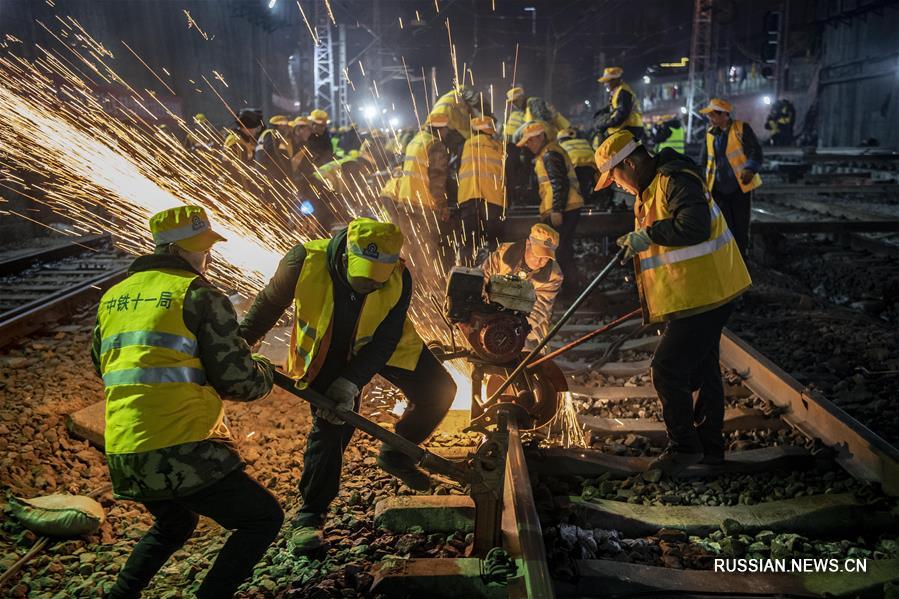 Перестройка железнодорожного вокзала за одну ночь в Сиане