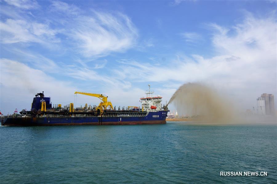 В строящемся силами Китая и Шри-Ланки портовом городке Коломбо завершились намывные работы