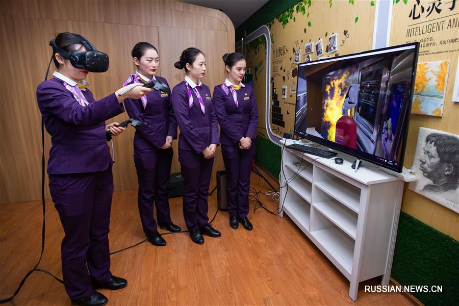 Проводники скоростных поездов в Нанкине готовятся к наплыву пассажиров в дни Праздника весны