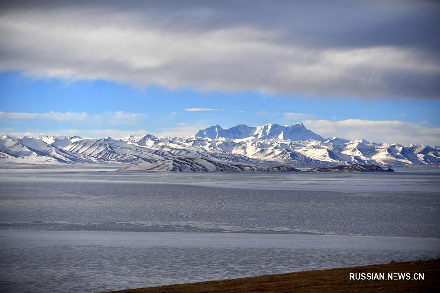 Ледяная красота озера Нам-Цо в Тибетском АР